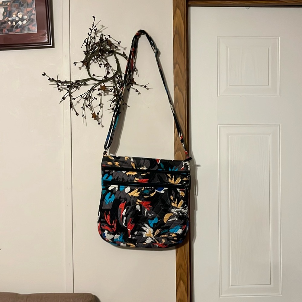 Vera Bradley splash floral bag 11x11 zippered compartments front and inside